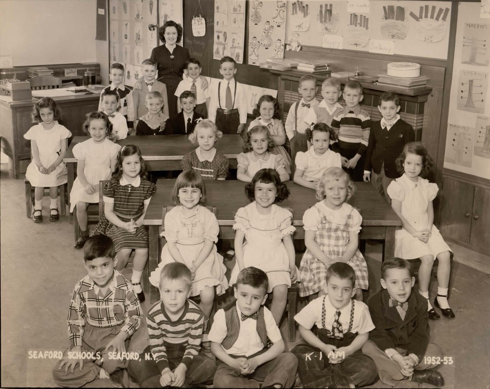 1952-53-seafurd-ave-kindergarden-photo-ak-back-row-r.jpg