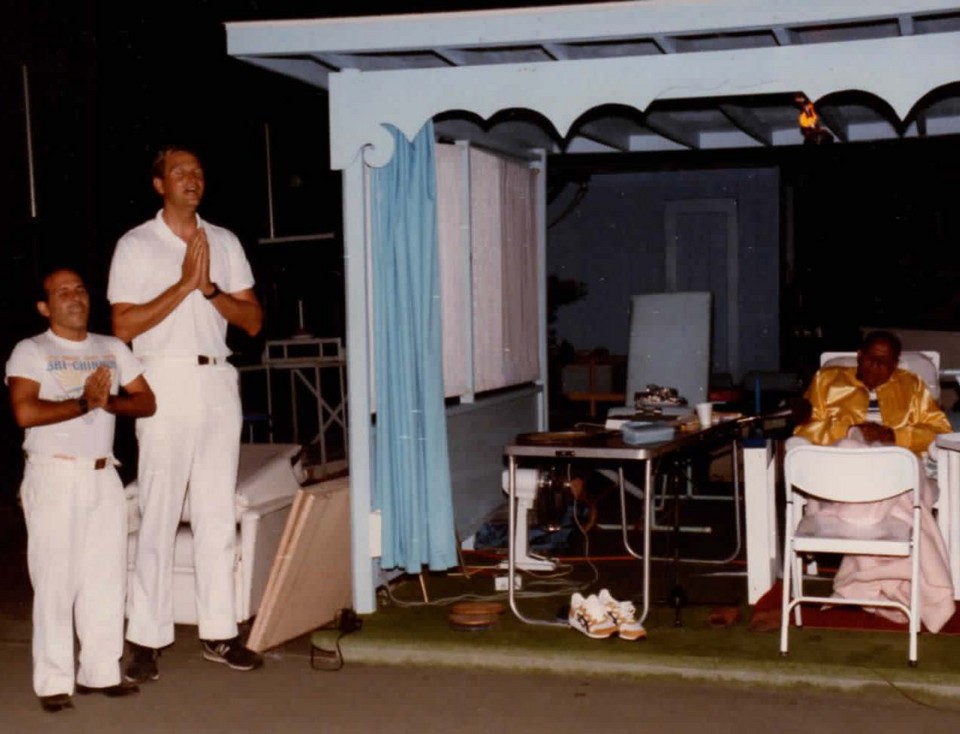 1986-or-87-shraddha-adhiratha-sing-i-am-swimming-english-channel-for-sri-chinmoy-at-aspire-ground-ny.jpg